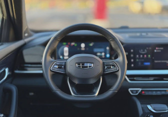 Подержанный автомобиль Geely Monjaro 2024 года (16 фото)