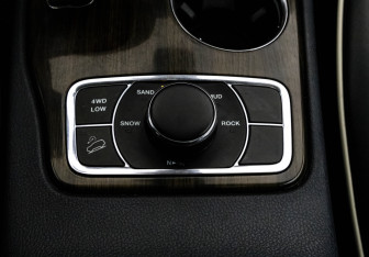 Подержанный автомобиль Jeep Grand Cherokee 2013 года (18 фото)