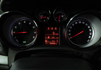 Подержанный автомобиль Opel Mokka 2013 года (12 фото)
