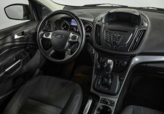 Подержанный автомобиль Ford Kuga 2015 года (9 фото)