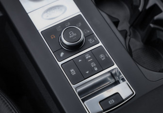 Подержанный автомобиль Land Rover Discovery 2019 года (24 фото)
