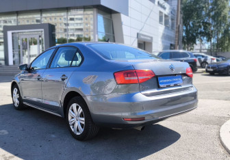 Подержанный автомобиль Volkswagen Jetta Sedan 2014 года (6 фото)