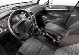 Подержанный автомобиль Peugeot 307 Hatchback 2005 года (9 фото)