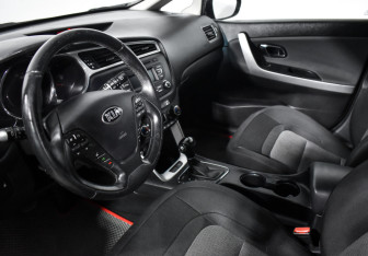 Подержанный автомобиль Kia Ceed Wagon 2018 года (9 фото)