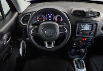 Подержанный автомобиль Jeep Renegade 2017 года (10 фото)