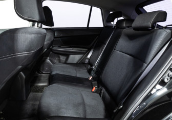 Подержанный автомобиль Subaru XV 2012 года (10 фото)