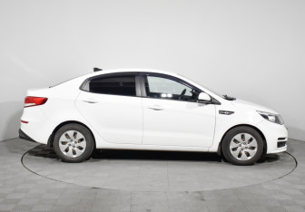 Подержанный автомобиль Kia Rio Sedan 2015 года (4 фото)
