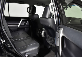 Подержанный автомобиль Toyota Land Cruiser Prado 2022 года (12 фото)