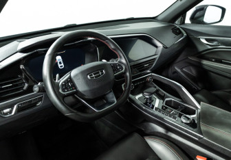 Подержанный автомобиль Geely Tugella 2023 года (11 фото)