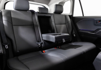 Подержанный автомобиль Toyota RAV4 2026 года (33 фото)