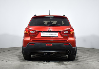 Подержанный автомобиль Mitsubishi ASX 2011 года (6 фото)