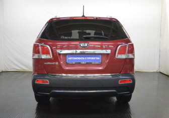 Подержанный автомобиль Kia Sorento 2012 года (6 фото)