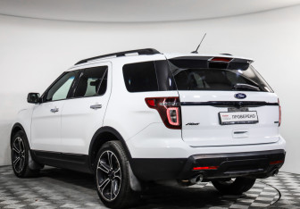 Подержанный автомобиль Ford Explorer 2014 года (7 фото)