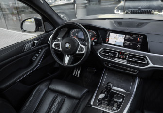 Подержанный автомобиль BMW X7 2021 года (11 фото)