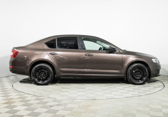 Подержанный автомобиль Skoda Octavia Liftback 2014 года (4 фото)