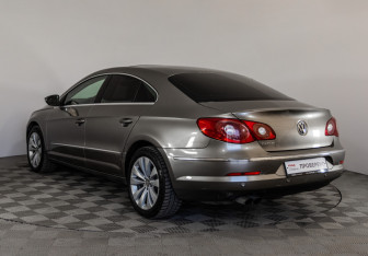 Подержанный автомобиль Volkswagen Passat CC 2010 года (7 фото)