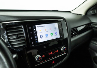 Подержанный автомобиль Mitsubishi Outlander 2019 года (16 фото)