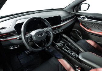 Подержанный автомобиль Geely Coolray 2023 года (11 фото)