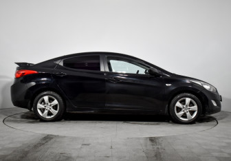 Подержанный автомобиль Hyundai Elantra Sedan 2013 года (4 фото)