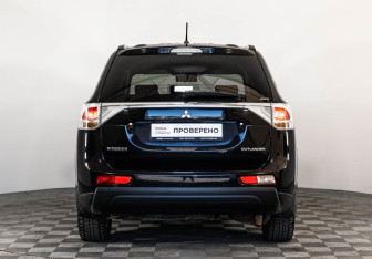Подержанный автомобиль Mitsubishi Outlander 2012 года (6 фото)