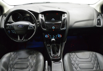 Подержанный автомобиль Ford Focus Hatchback 2017 года (14 фото)
