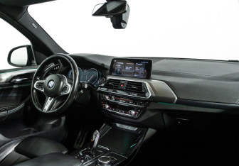 Подержанный автомобиль BMW X3 2018 года (9 фото)