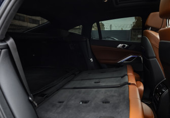 Подержанный автомобиль BMW X6 2021 года (15 фото)