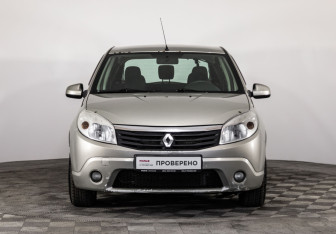 Подержанный автомобиль Renault Sandero 2011 года (2 фото)