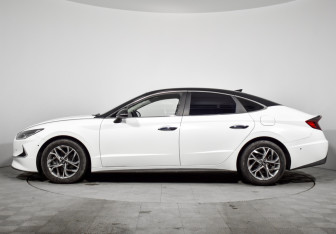 Подержанный автомобиль Hyundai Sonata 2020 года (8 фото)