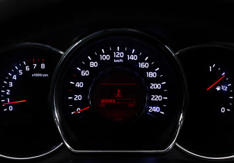 Подержанный автомобиль Kia Ceed Hatchback 2013 года (17 фото)