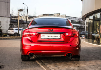 Подержанный автомобиль Infiniti Q50 2016 года (6 фото)