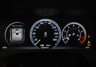 Подержанный автомобиль Jaguar F-Pace 2016 года (26 фото)