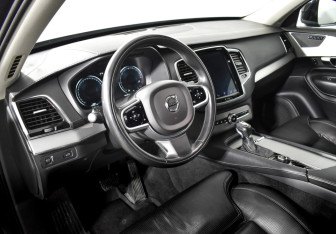 Подержанный автомобиль Volvo XC90 2018 года (9 фото)