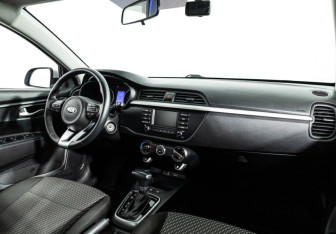 Подержанный автомобиль Kia Rio Sedan 2020 года (9 фото)