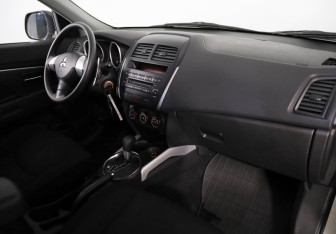 Подержанный автомобиль Mitsubishi ASX 2012 года (16 фото)