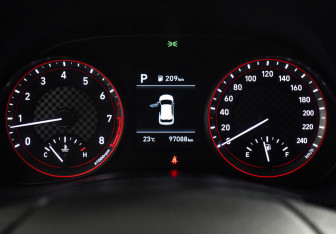 Подержанный автомобиль Hyundai Veloster 2018 года (18 фото)
