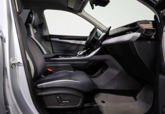 Подержанный автомобиль Geely Atlas 2024 года (24 фото)