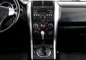 Подержанный автомобиль Suzuki Grand Vitara 2012 года (12 фото)