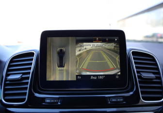 Подержанный автомобиль Mercedes-Benz GLE 2017 года (18 фото)