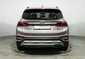 Подержанный автомобиль Hyundai Santa Fe 2019 года (6 фото)
