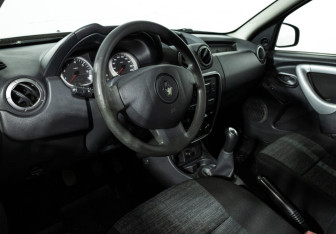 Подержанный автомобиль Renault Duster 2012 года (11 фото)