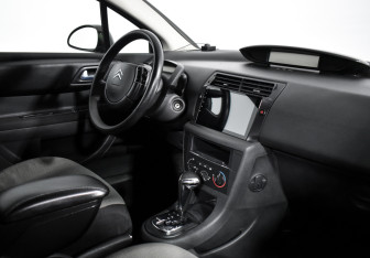 Подержанный автомобиль Citroen C4 Hatchback 2006 года (13 фото)