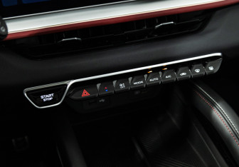 Подержанный автомобиль Geely Coolray 2024 года (19 фото)