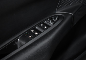 Подержанный автомобиль Citroen C4 Sedan 2013 года (10 фото)