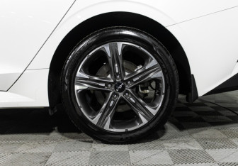 Подержанный автомобиль Kia K5 2022 года (33 фото)