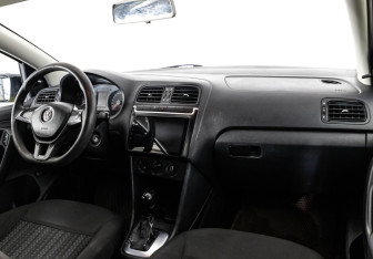 Подержанный автомобиль Volkswagen Polo Sedan 2018 года (9 фото)