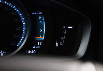 Подержанный автомобиль Volvo S60 2014 года (12 фото)