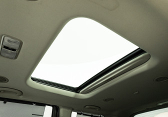 Подержанный автомобиль Kia Carnival 2017 года (25 фото)