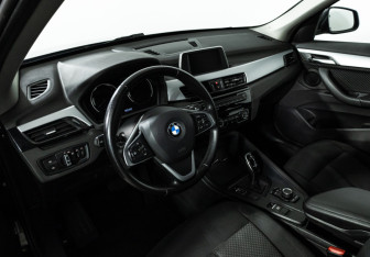 Подержанный автомобиль BMW X1 2019 года (11 фото)
