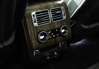 Подержанный автомобиль Land Rover Range Rover 2018 года (23 фото)